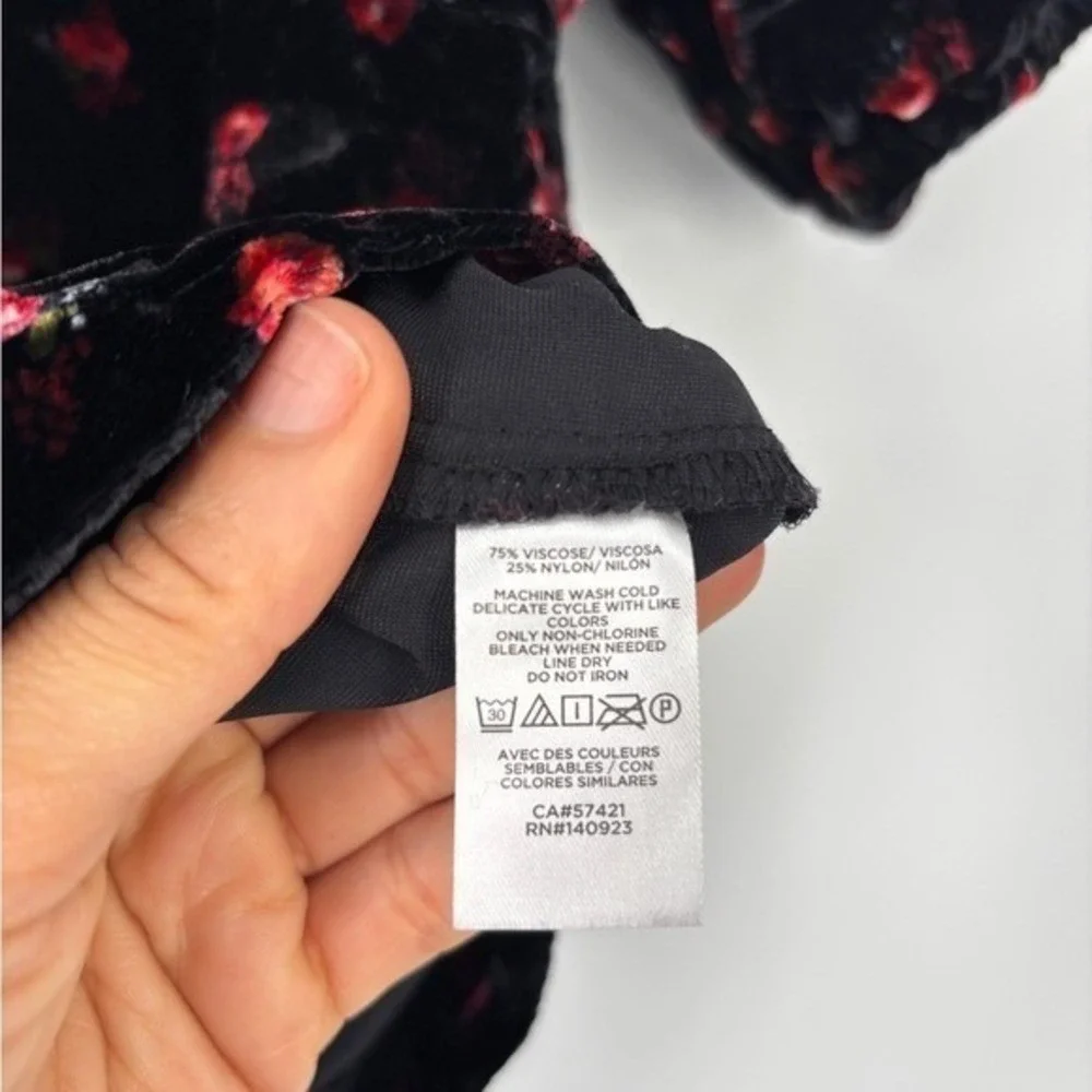 LOFT Velvet Puff Sleeve Blouse Womens XS‎ Black Red Floral Sweetheart Neck Top